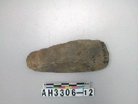 藏品(小型長條打製石斧)的圖片